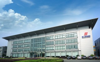 武汉久聚通讯科技有限公司 江苏久聚建设工程取得带U型梯步的集成钢模具装置专利，使振捣器在模具内均匀振捣
